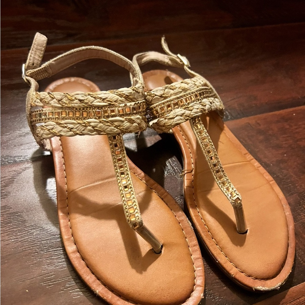 Used brown comfortable sandals :)